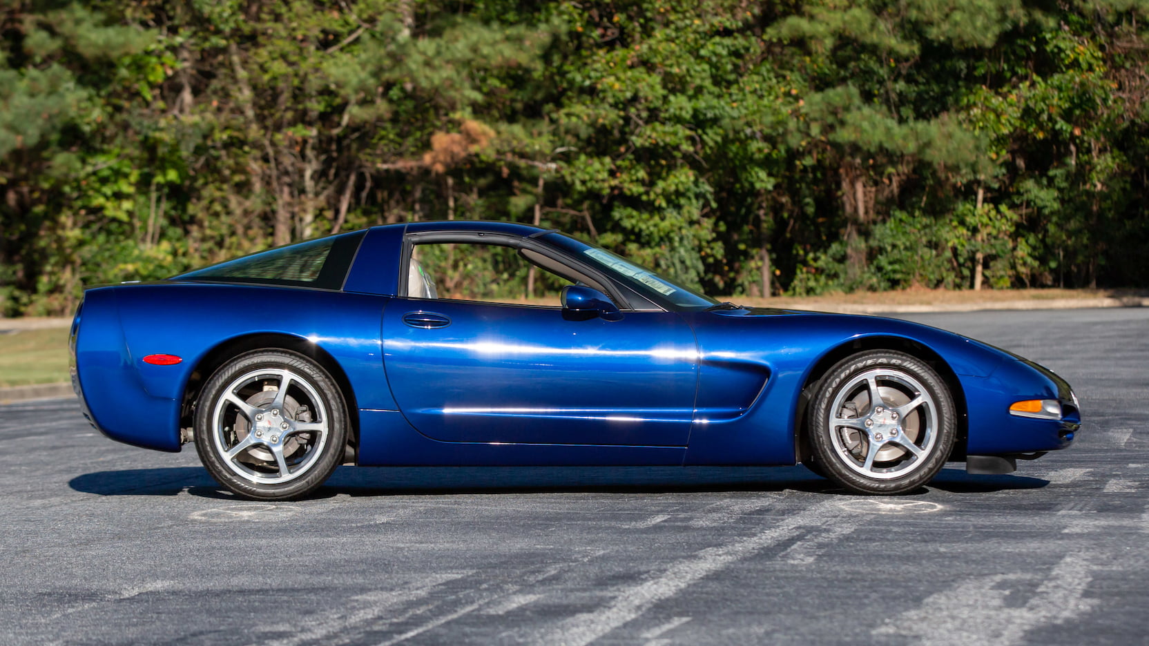 Click to Enlarge-Esc to Close Corvette Generations/C5/C5 2004 Blue Commem Adn Right.jpg